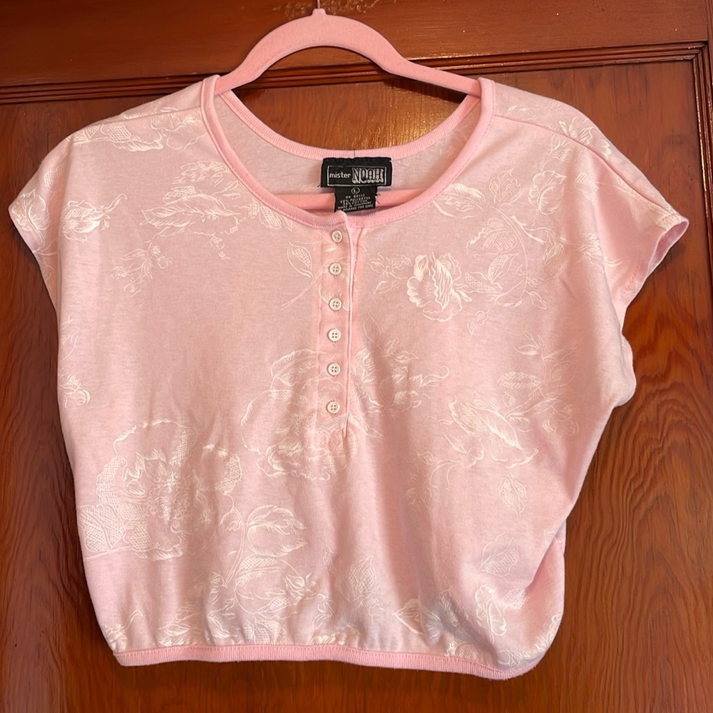 Pink cropped shirt